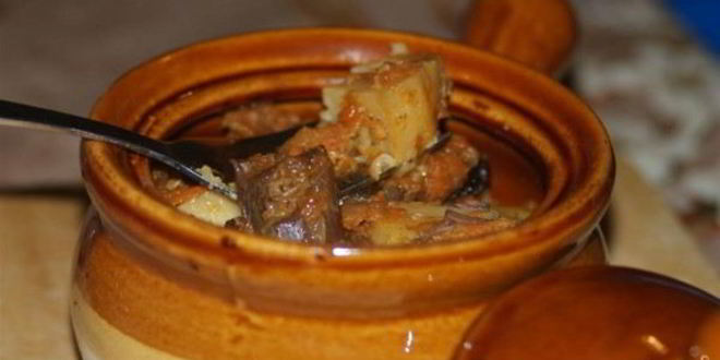 Рецепт жаркого из свинины в горшочках