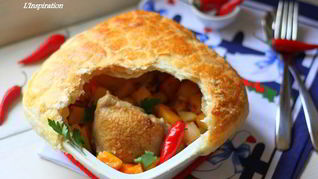 Рецепт Жаркого из тыквы и курицы под нежной слоеной шапочкой