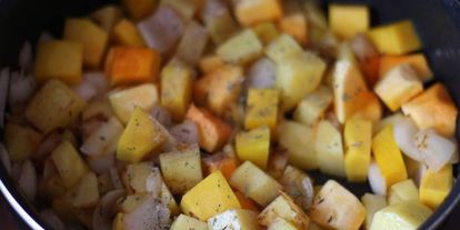 Шаг 2: жаркого из тыквы и курицы под нежной слоеной шапочкой