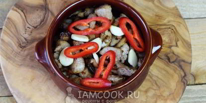 Шаг 8: жаркого по-домашнему в горшочках