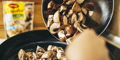 Шаг 3: жаркого с картошкой, грибами и маринованными огурчиками