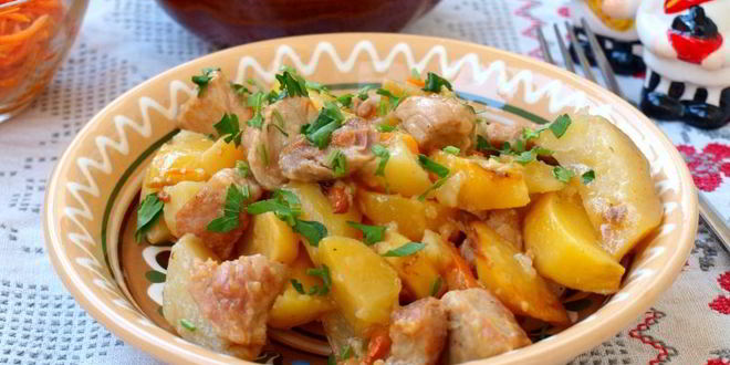 Рецепт Жаркого с картошкой и свининой в горшочках