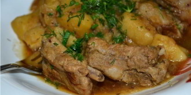 Рецепт Жаркого с копчеными ребрышками и грибами в мультиварке