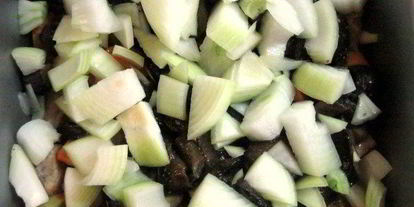 Шаг 4: жаркого со свининой и грибами