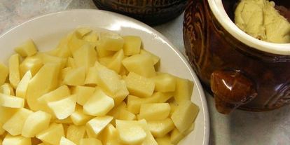 Шаг 3: жаркого в гаршочках