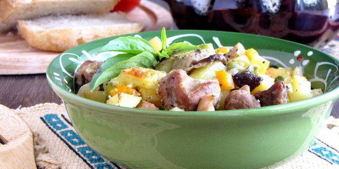 Рецепт Жаркого в горшочках с белыми грибами и свининой