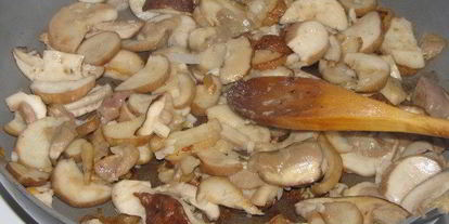 Шаг 3: жаркого в горшочках с белыми грибами и свининой