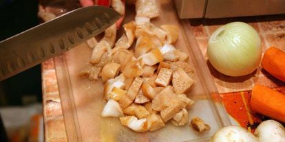 Шаг 1: жаркого в горшочках с курицей и грибами