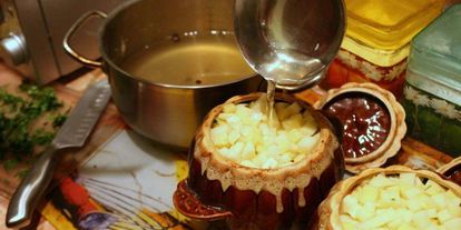 Шаг 13: жаркого в горшочках с курицей и грибами