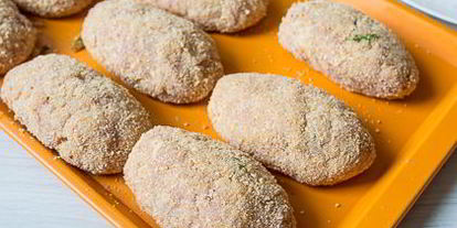 Шаг 3: куриных зраз с пикантной начинкой