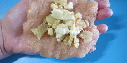 Шаг 3: куриных зраз с яйцом и луком и шотландское яйцо