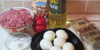 Шаг 8: куриных зраз с яйцом и луком и шотландское яйцо