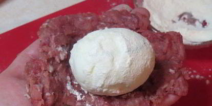 Шаг 9: куриных зраз с яйцом и луком и шотландское яйцо