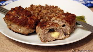 Рецепт Мясных зраз с сыром и сливочным маслом