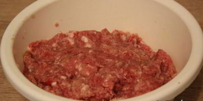 Шаг 1: мясных зраз с сырома и сливочныма маслома