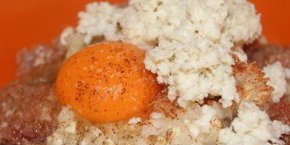 Шаг 3: мясных зраз с яичным блинчиком