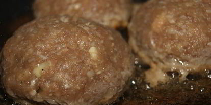 Шаг 5: мясных зраз с яичным блинчиком