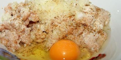 Шаг 2: зраз из горбуши с сыром и шпинатом