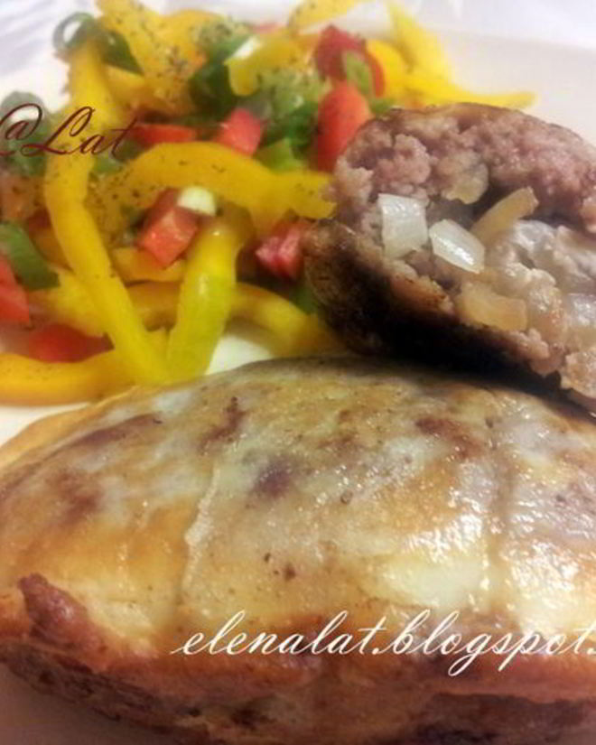 Рецепт зраз по особому с начинкой из жареного лука и брынзы