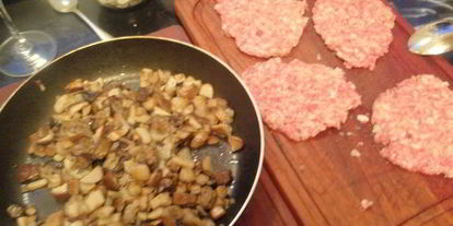 Шаг 9: зраз с лесными грибами под соусом