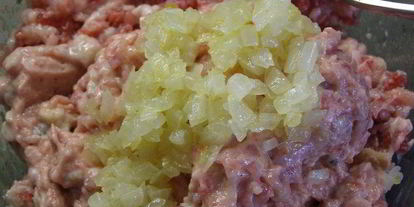 Шаг 4: зраз с лукома и яйцома