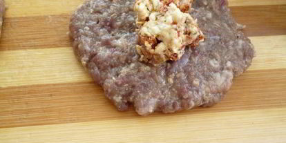 Шаг 4: зраз с вялеными помидорами