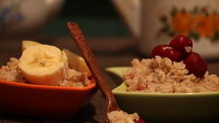 Рецепт Геркулесовой каши с бананом и вишней