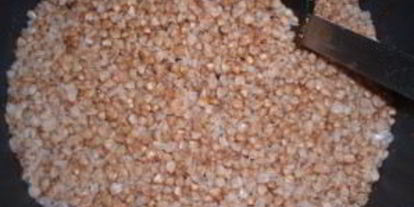 Шаг 3: гречки с фаршем на сковороде