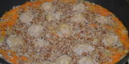 Шаг 5: гречки с фрикадельками