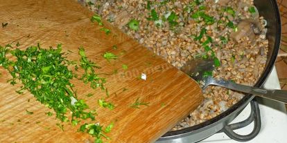 Шаг 11: гречки с грибами и лукома