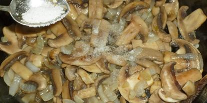 Шаг 5: гречки с грибами и лукома