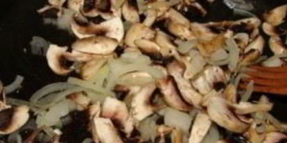 Шаг 3: гречки с грибами в горшочке