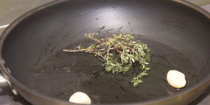 Шаг 3: гречки с луком и вешенками