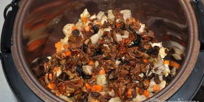 Шаг 2: гречки с мясом и грибами в мультиварке