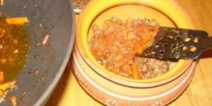 Шаг 6: гречки с мясом в горшочке