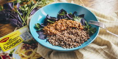 Шаг 5: гречки с соусом болоньезе