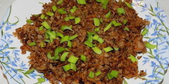 Рецепт Гречки с тушенкой, морковью и луком