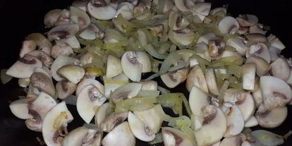 Шаг 1: гречки, томленой с тыквой, грибами, сельдереем и вялеными томатами