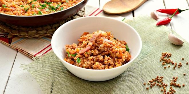 Рецепт гречневой каши с беконом на сковороде