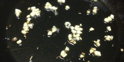 Шаг 1: гречневой каши с чесноком и грецкими орехами