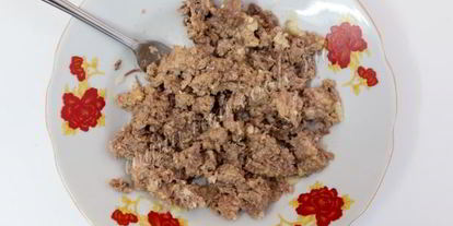 Шаг 2: гречневой каши с тушенкой