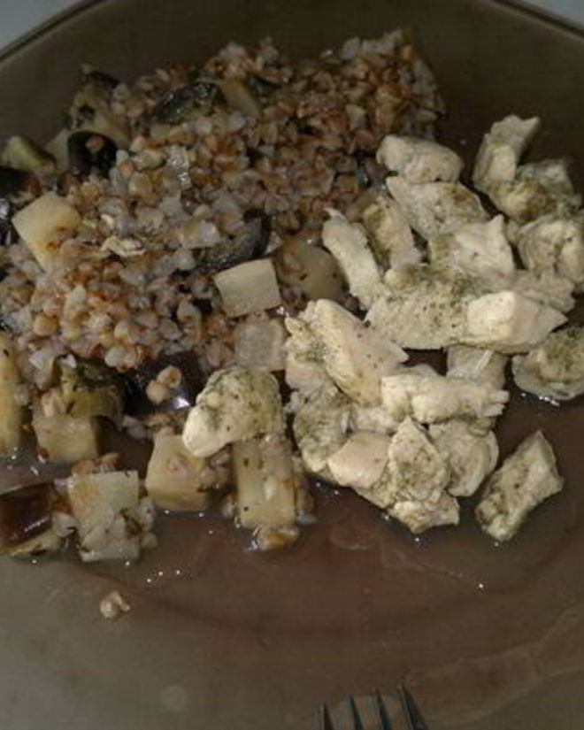 Рецепт куриных грудок с шалфеем и гречка с сельдеерем и баклажаном