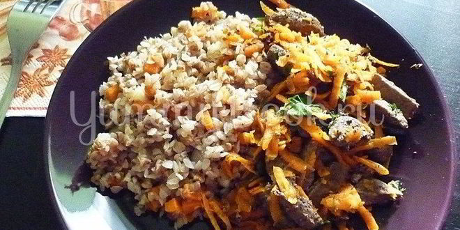 Рецепт Печени с морковью и зеленью и гречка на гарнир