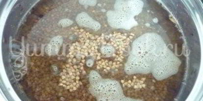 Шаг 5: печени с морковью и зеленью и гречка на гарнир