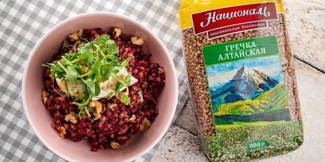 Рецепт яркой гречки со сметаной и орехами