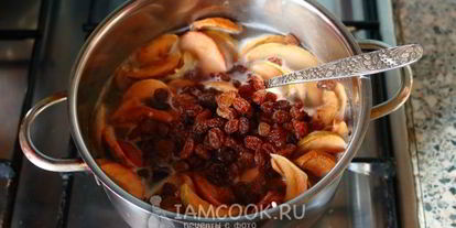 Шаг 6: каши дружба с сушеными яблоками и изюмом