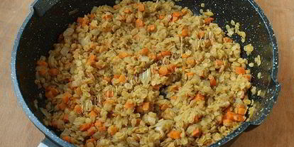 Шаг 6: каши из красной чечевицы с морковью и изюмом