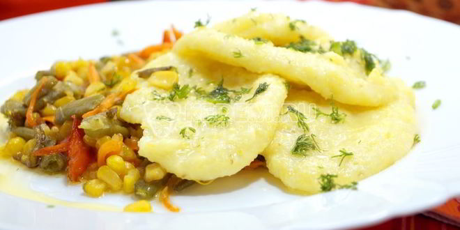 Рецепт кукурузной поленты с овощами