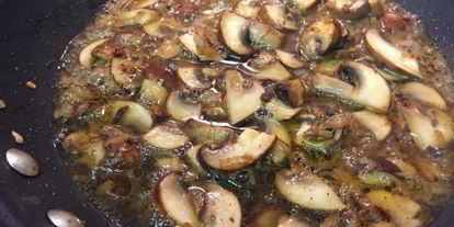 Шаг 10: поленты под соусом из грибов и томатов