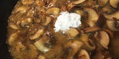 Шаг 11: поленты под соусом из грибов и томатов